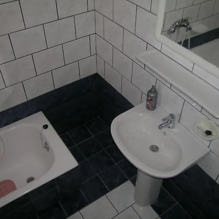 Tarelis & Appartement Kamári