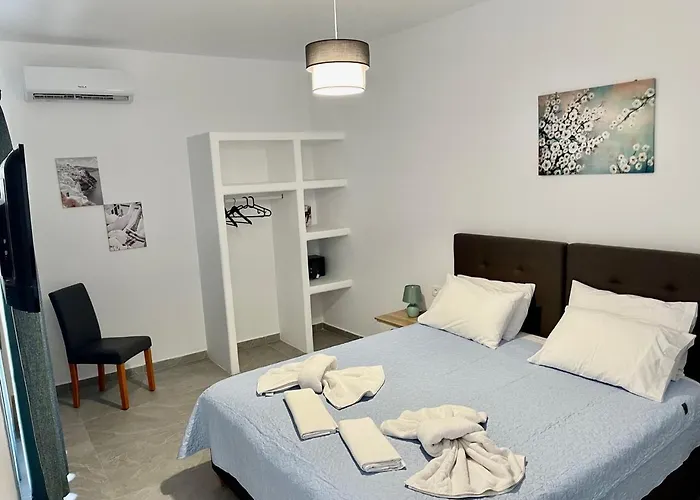Tarelis & Apartman Kamári