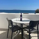 Tarelis & Apartman Kamári