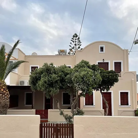 Tarelis & Apartment Kamari (Santorini)