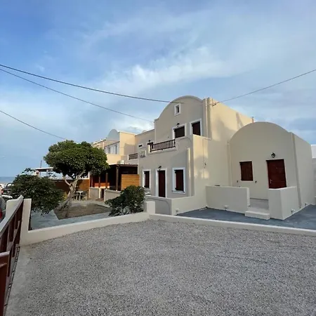Tarelis & * Kamari (Santorini)