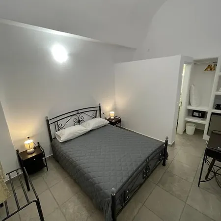 Tarelis & Apartment