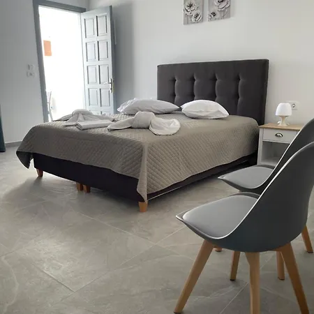 Tarelis & Apartment