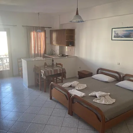 Tarelis & Apartment Kamari (Santorini)