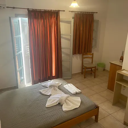 Tarelis & Appartement Kamári